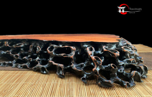 Đôn gỗ Hương thủ công kiểu dáng độc lạ- Size W 47x26cm X H 3cm