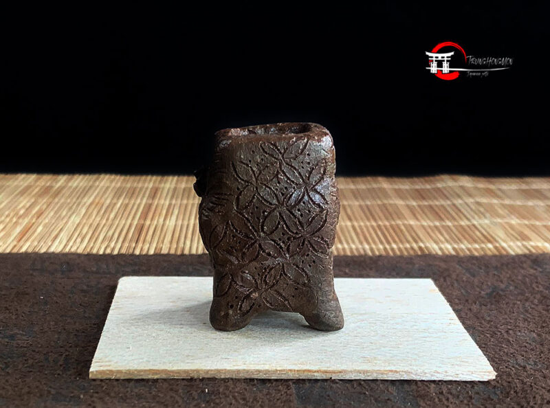 Tani Ranzan chậu vuông ống siêu mini khắc rồng độc đáo Sưu Tầm – Size W 2cm x H 3.4cm