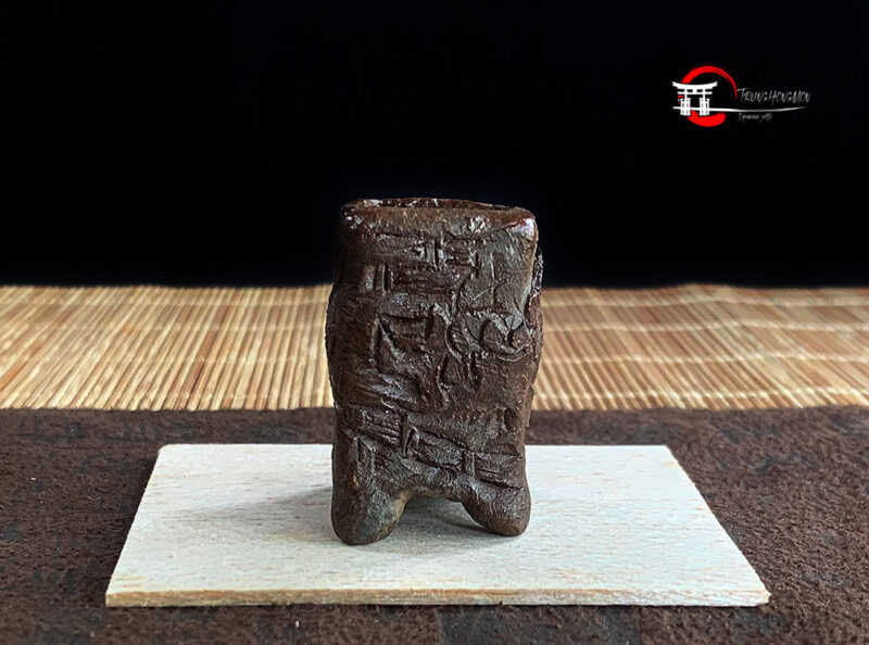 Tani Ranzan chậu vuông ống siêu mini khắc rồng độc đáo Sưu Tầm – Size W 2cm x H 3.4cm